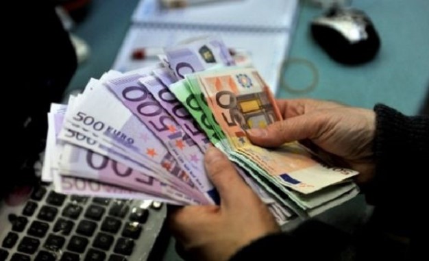 Rekord dergesash nga emigrantet: Ne fund te 2020 sollen 203 mln euro